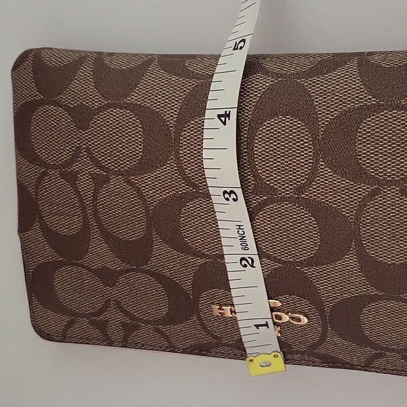 Coach Women's Corner Zip Wristle In Canvas Leather ( Like New) - Picture 9 of 9